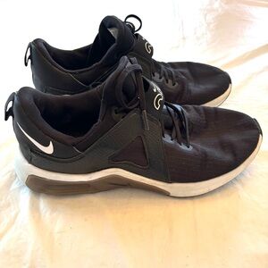 NWOT Nike Air Max Bella TR 4 Running Sneakers Shoes black SZ 10